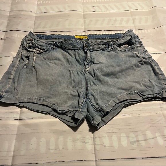 Women’s Blue Jean Better Butt Shorts, Rolled Bottom & Distressed Detail, Size 24 - Picture 5 of 9